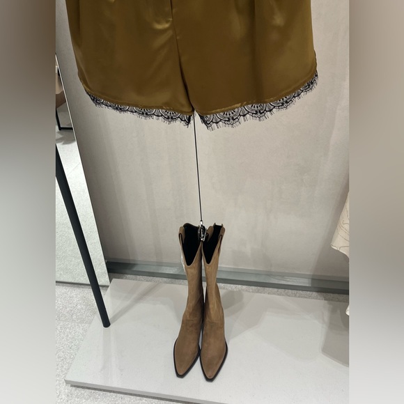 MWT ZARA COWBOY BOOTS 100% COW LEATHER SIZE 6.5 EUR 37
🚨FIRM PRICE - Picture 14 of 16